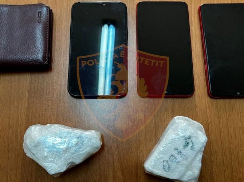 Arrestohen 3 persona, shisnin kokainë kundrejt vlerës 50 euro një dozë në Kamëz