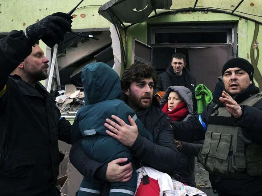 Rreth 30 mijë njerëz raportohet se janë larguar nga Mariupol