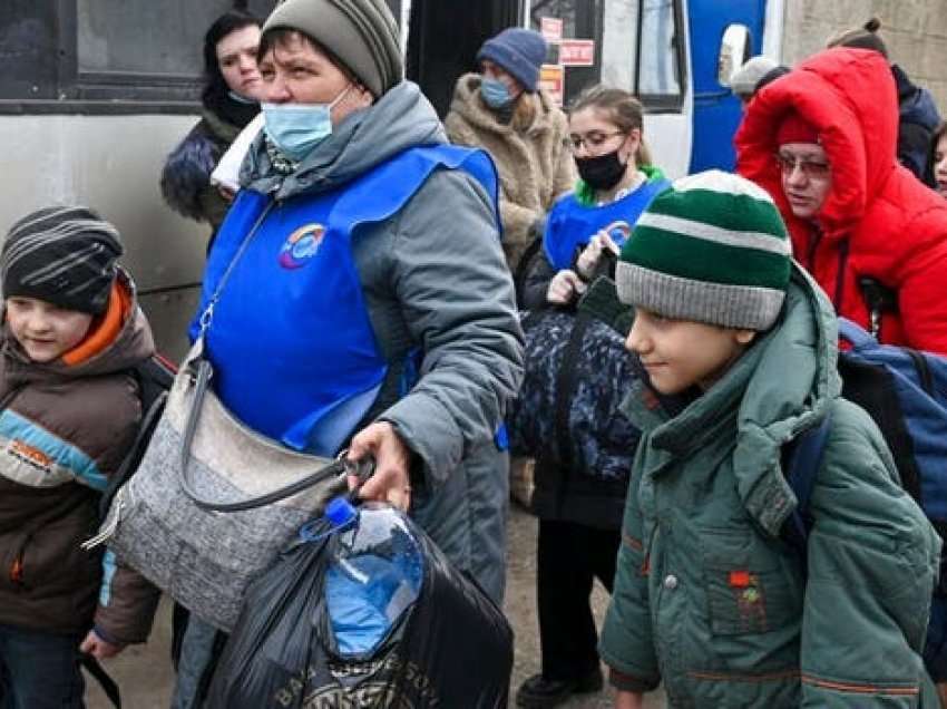 Donetsk, vullnetarët mësojnë si të kujdesen për të plagosurit