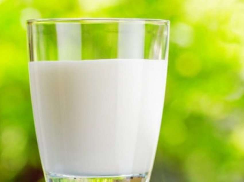 Pesë efektet anësore të qumështit nga konsumimi i tepërt