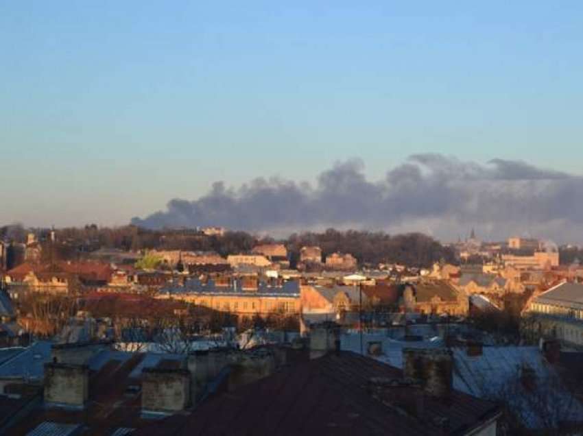 Raporte të pakonfirmuara thonë se aeroporti i Lviv është goditur