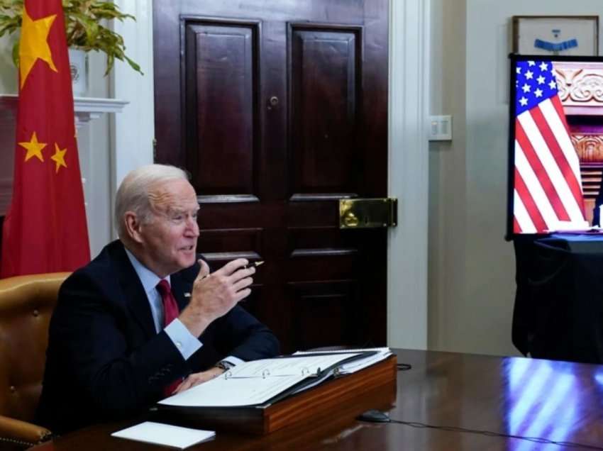 Shtëpia e Bardhë: Presidenti Biden i parashtroi implikimet dhe pasojat homologut kinez nëse ndihmon Rusinë