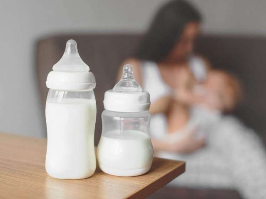 ​Cila është diferenca mes qumështit të gjirit dhe atij me formulë artificiale?