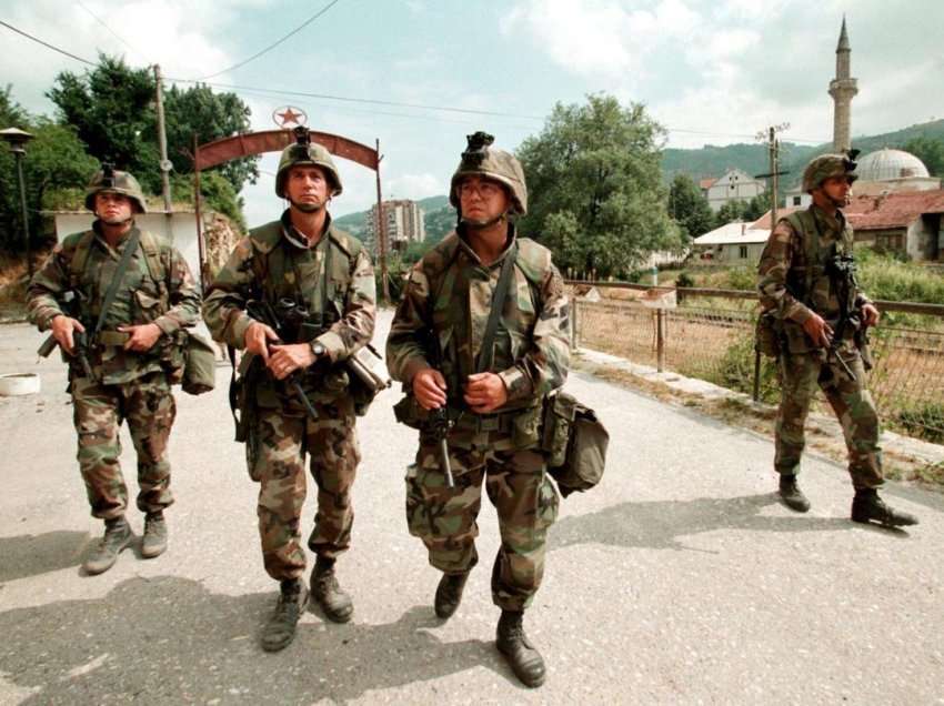 Infermierja nga Kosova befasohet nga veterani i ushtrisë amerikane