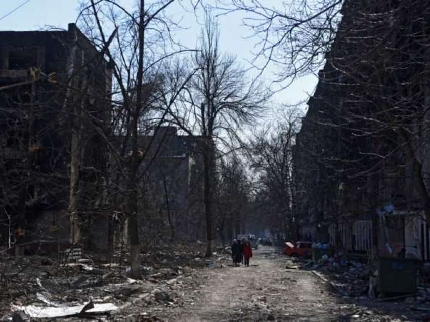 Ukrainasit përshkruajnë një pamje të dëshpëruar në Mariupol, rreth 300 mijë njerëz të bllokuar