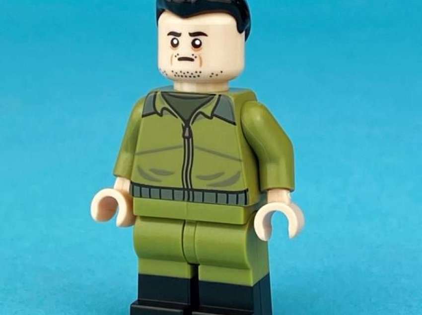 Kreativiteti në nivel, figura Lego e Zelenskyit shitet për të ndihmuar luftën në Ukrainë