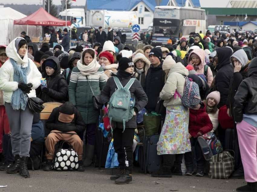 Mbi 330 mijë qytetarë të Ukrainës furnizohen me ushqime nga pikat kufitare