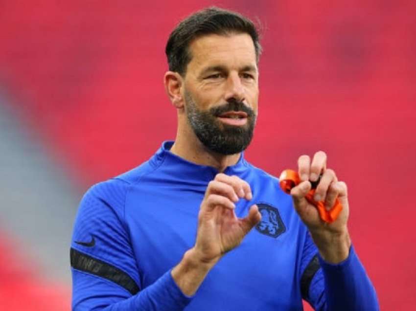 ​Nistelrooy pritet të bëhet trajner i skuadrës së njohur evropiane
