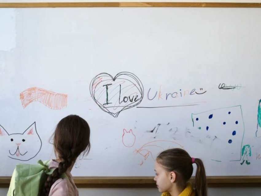 Lufta në Ukrainë përmes rrjeteve sociale dhe ndikimi tek fëmijët 