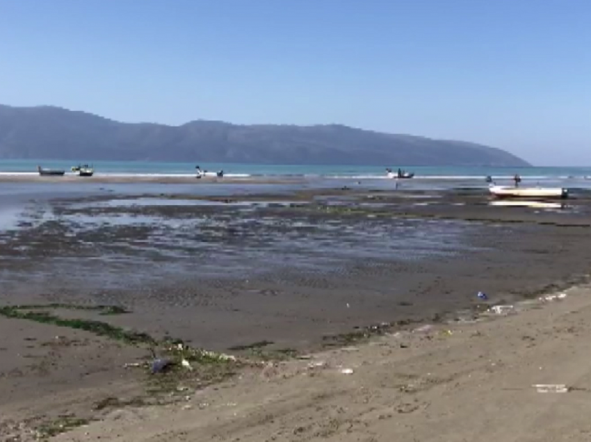 Tërhiqet deti në Vlorë, deri në 50 metra në disa zona