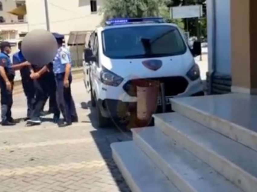 Ndihmoi tre persona të kalonin në Greqi në mënyrë të paligjshme, arrestohet 52-vjeçari