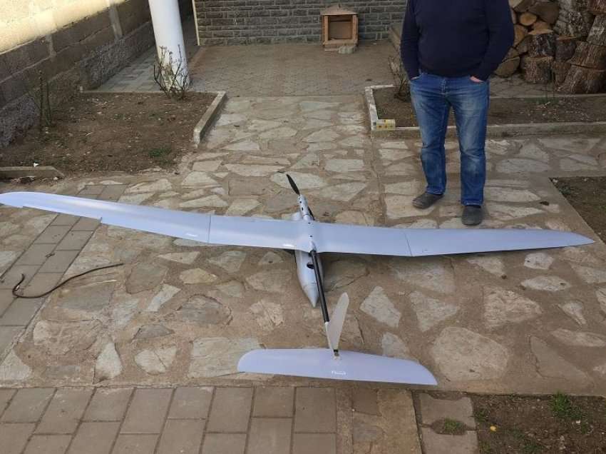 Një dron bie në lagjen Bair të Mitrovicës, dyshohet se është ushtarak