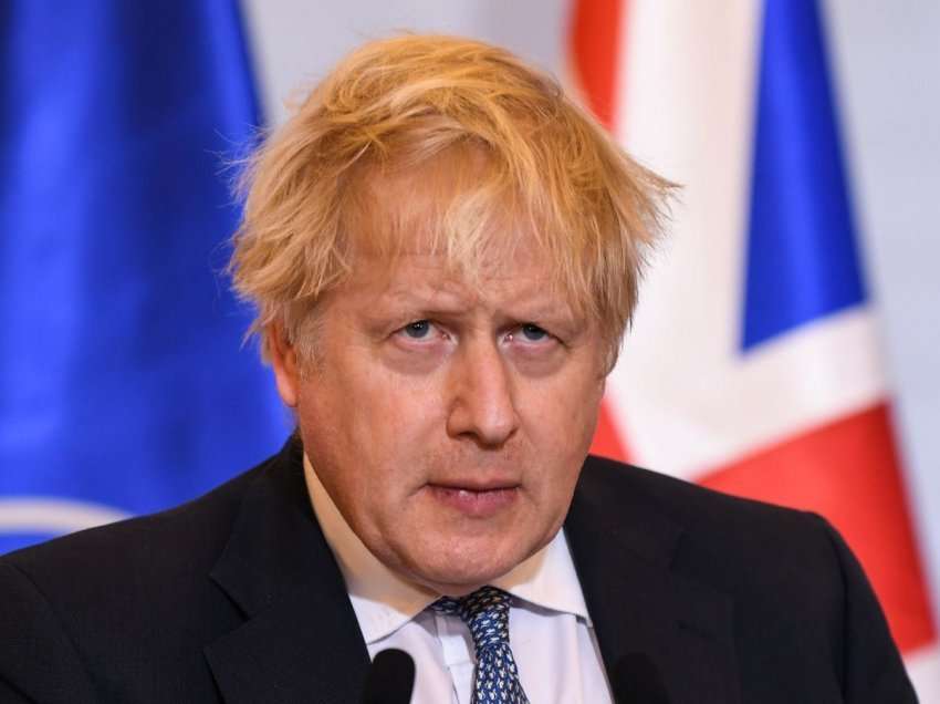 Boris Johnson do të gjobitet për ndejat gjatë izolimit
