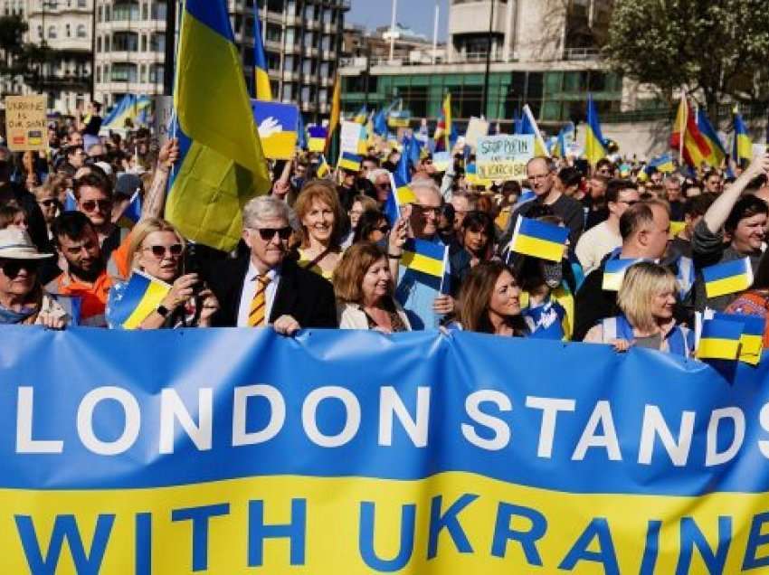 Mijëra persona në Londër protestojnë kundër luftës në Ukrainë