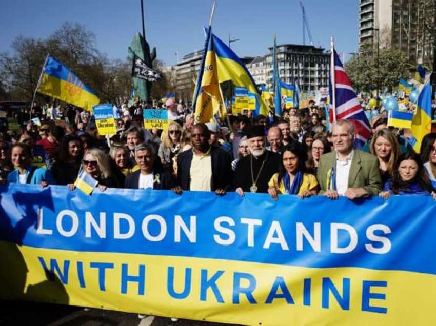 Kryetari i Londrës ngre alarmin: Anglia duhet të bëjë më shumë për refugjatët e Ukrainës