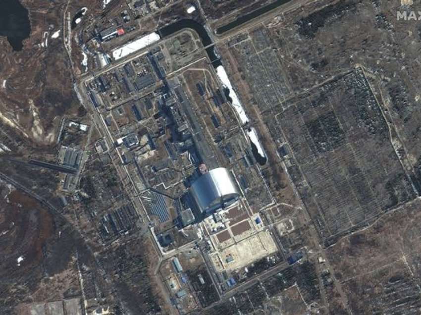 Katastrofa bërthamore afër?/ Rritet frika nga rrezatimi i Çernobilit pas zjarrit në pyllin 25 hektarësh që çon drejt centralit bërthamor