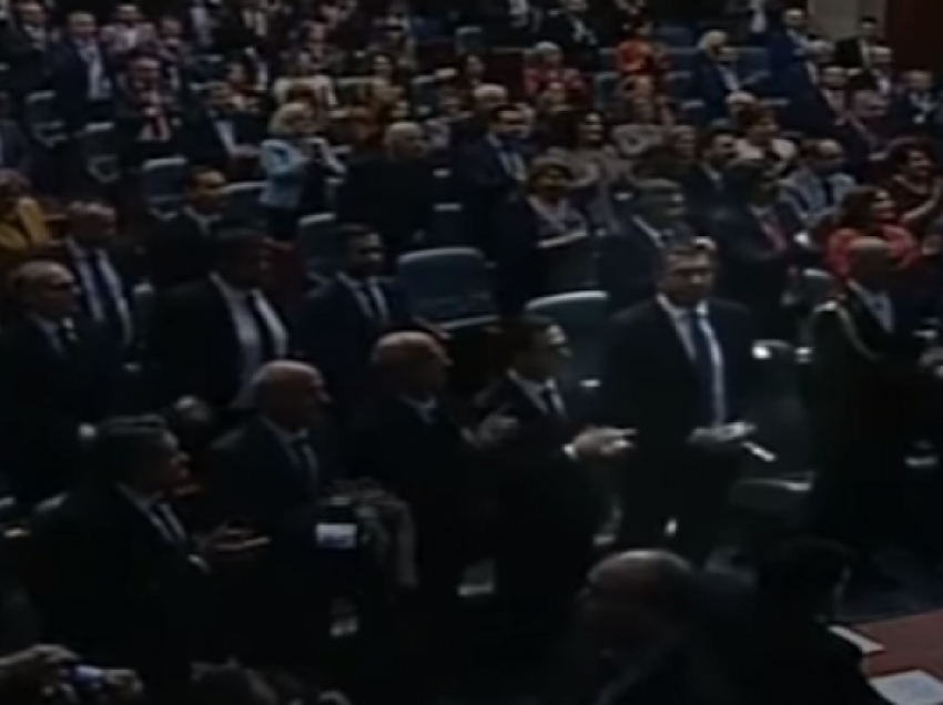 LSDM me xhirime nga Kuvendi: Vetëm Mickoski nuk duartrokiti anëtarësimin në NATO