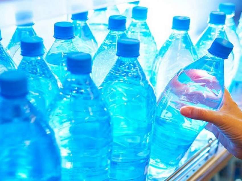 Sa herë duhen rimbushur shishet plastike të ujit?