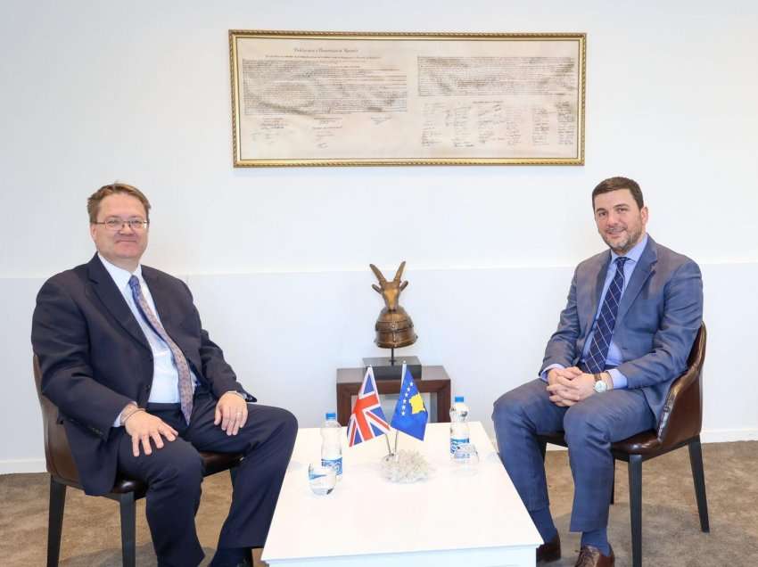 Krasniqi takon ambasadorin Abbott, flasin për proceset integruese të Kosovës