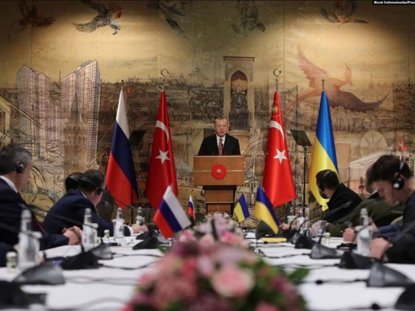 Përfundojnë bisedimet Ukrainë-Rusi në Stamboll, Turqia: U arrit përparimi më i madh deri më tani