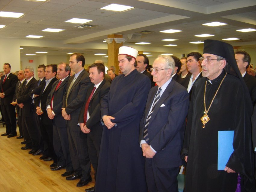 Kisha Katolike Shqiptare “Zoja e Shkodrës” në Hartsdale, New York, i përndershmi Dom Pjetër Popaj organizoi një Lutje Ndërfetare për Pavarësinë e Kosovës