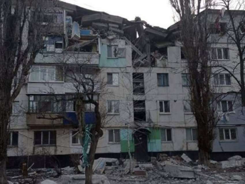 Forcat ruse synojnë zonën e banimit në Lysychansk