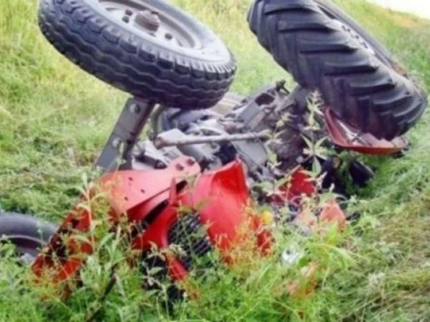 Rrokulliset me traktor në mal, lëndohet rëndë një person në Gjakovë 