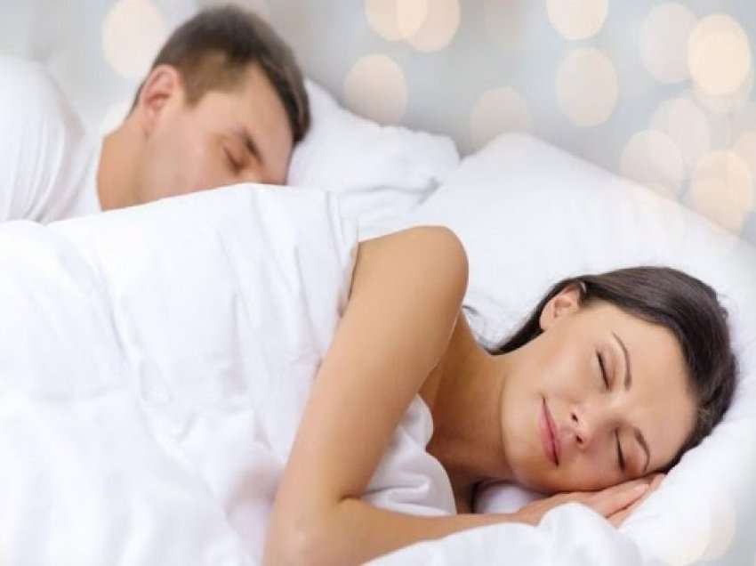 ​Çfarë tregojnë zakonet e gjumit për marrëdhënien tuaj?