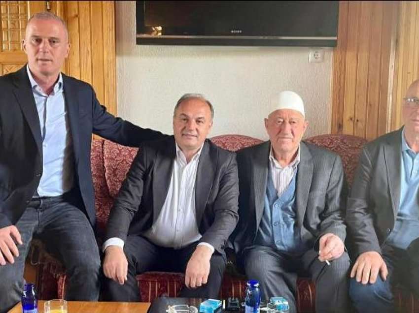 Enver Hoxhaj iu shkon për vizitë familjes së Thaçit për Bajram