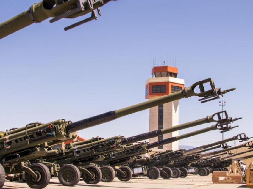 Pentagoni: Mbi 200 ushtarë ukrainas janë trajnuar për përdorimin e M777-ve