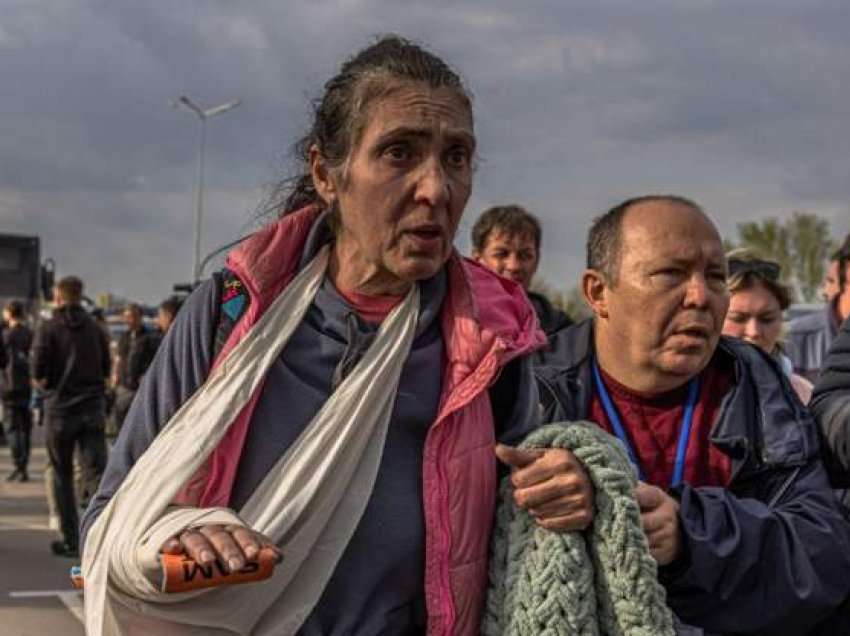 Të evakuuarit e Azovstal: 'Të gjithë kishin nevojë për një lloj kujdesi'