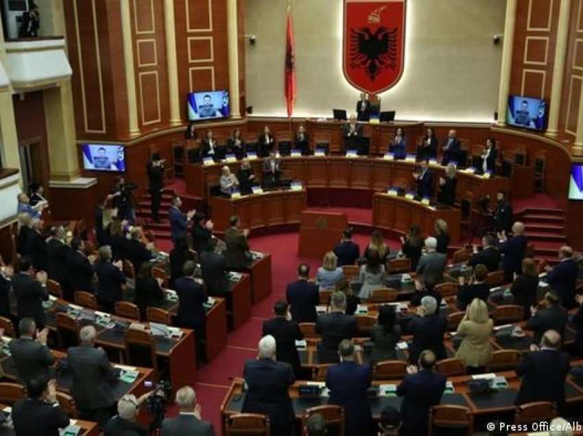 DW/ Zelensky i kërkon Shqipërisë kufizim të tregtisë me Rusinë