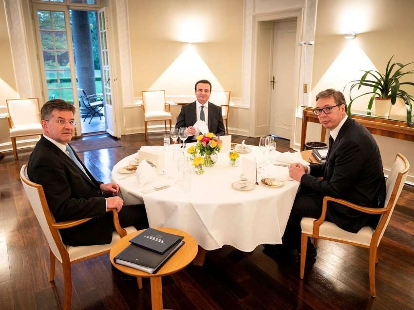 Nuk u takua vetëm Kurti, ky është ministri që mori pjesë në darkën me Vuçiqin