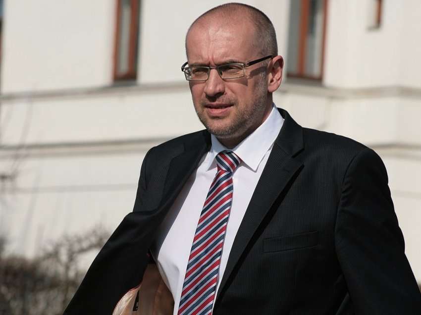 Ministri çek: Duhet më shumë kohë për të zbatuar embargo në energjinë ruse
