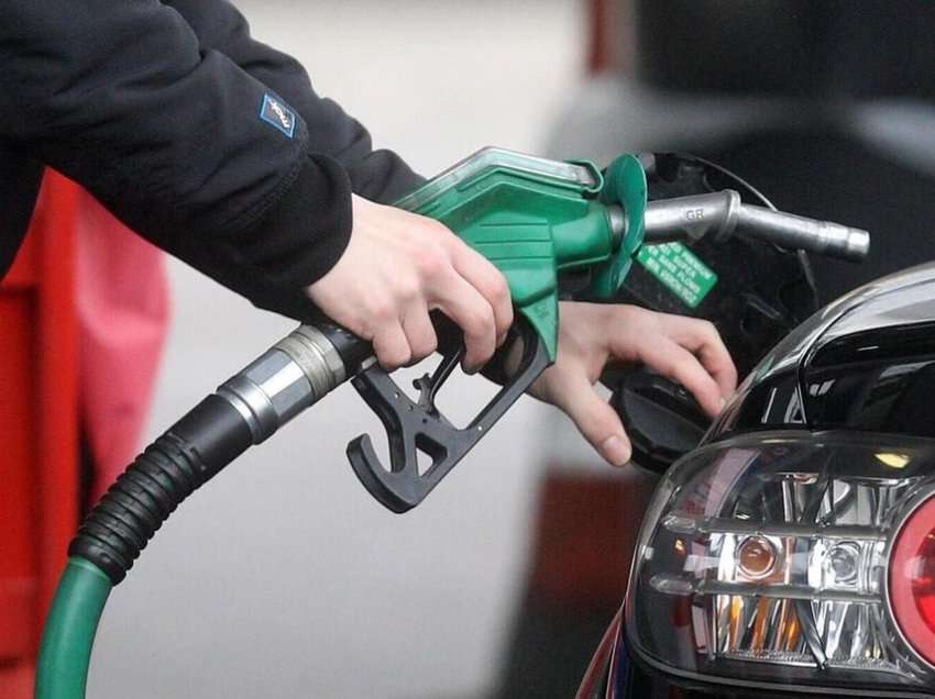 Çmimi i naftës arrin në 1.75 euro, qytetarët ankohen e naftëtarët heshtin