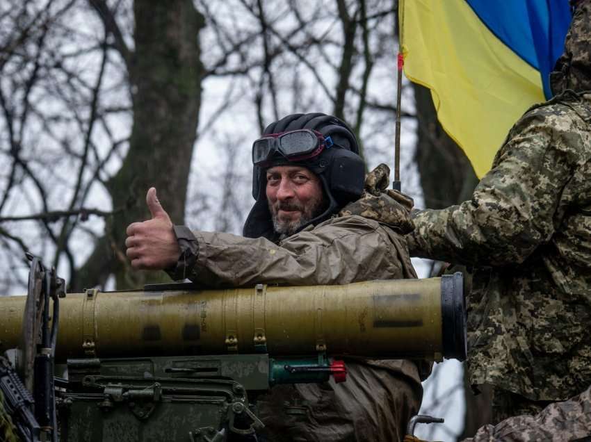 Ukraina synon të armatosë një milion njerëz