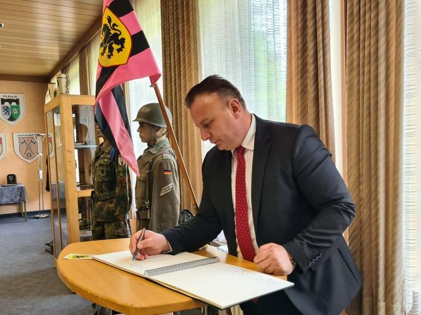 Ambasadori i Kosovës në NATO viziton Komandën Ushtarake të Divizionit të 10-të të forcave tankiste gjermane