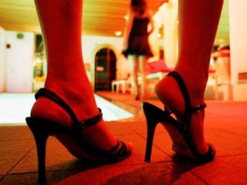 Një tjetër qendër masazhesh ‘vatër’ prostitucioni në Tiranë, arrestohet çifti: Punësuan 21-vjeçaren për…