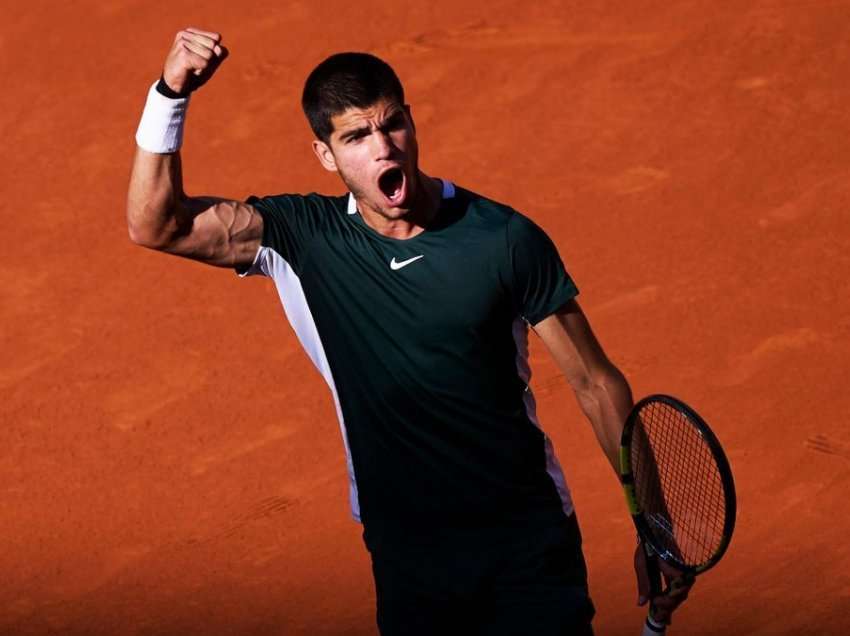 Tenisti spanjoll hyn në histori pasi mposhti Nadal dhe Djokovic