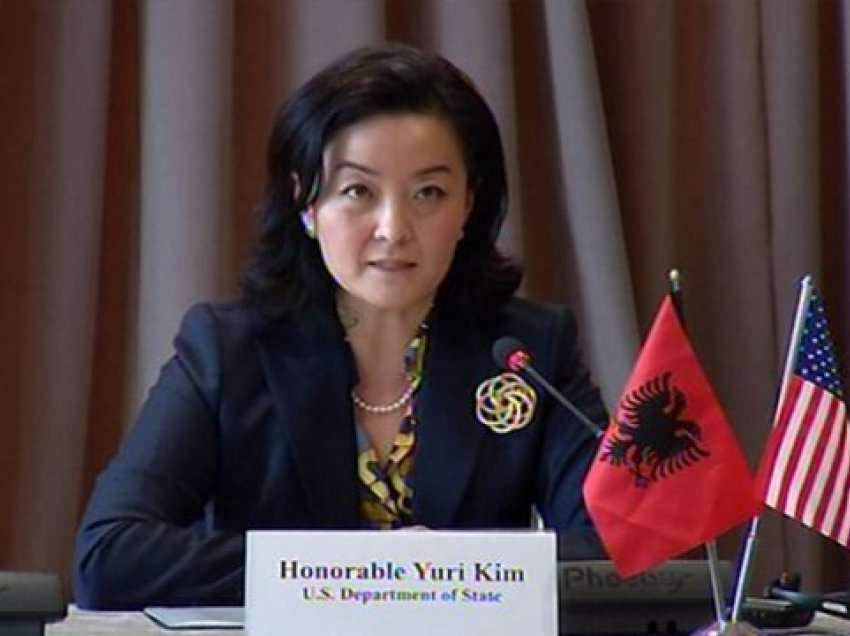 Ambasadorja Kim: Të mësojmë nga gabimet e së shkuarës e të shohim nga e ardhmja