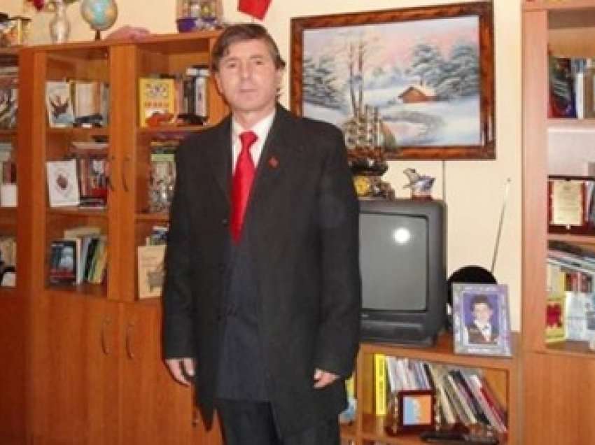 Flet ish- Drejtori i Uzinës së Përpunimit të Naftës Kuçovë z. Shpëtim Nishani