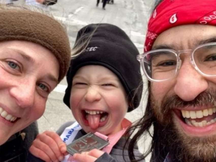 Prindërit me djalin e tyre gjashtëvjeçar vrapuan në një maratonë, por nuk shkoi ashtu siç kishin planifikuar ata