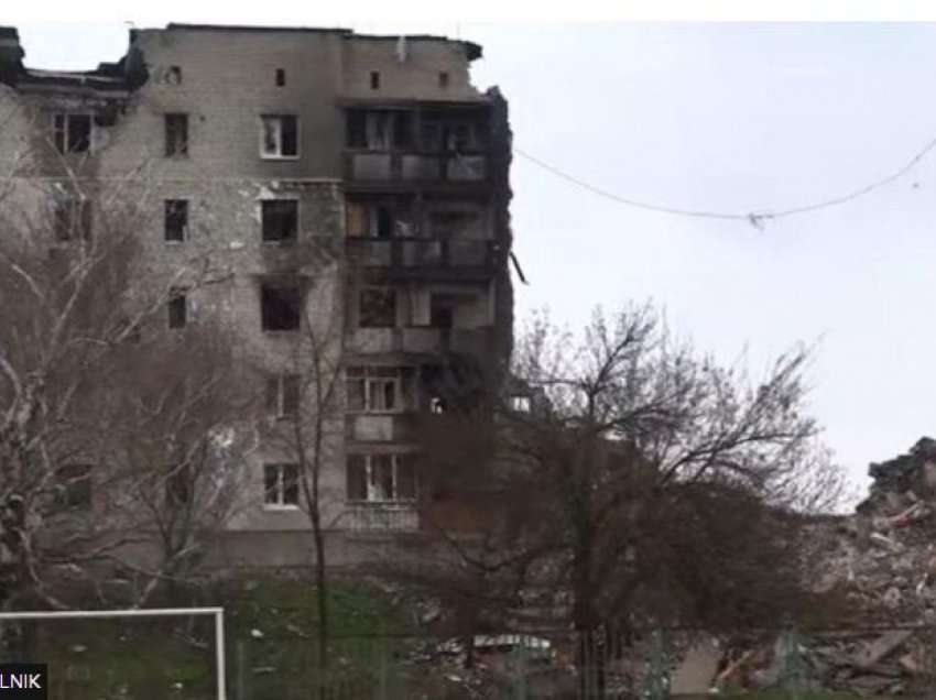 Nën rrënojat e një bodrumi gjenden trupat e 44 civilëve ukrainas