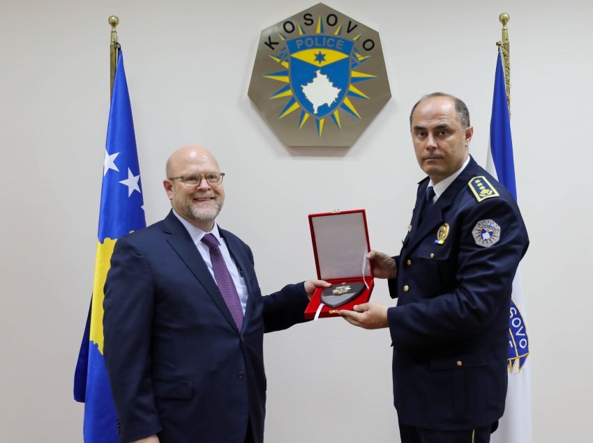 Drejtori i Policisë takohet me ambasadorin amerikan