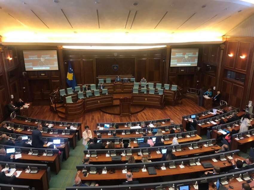 Përplasje të ashpra mes ministrit Murati dhe opozitës – Konjufca mbyll seancën plenare