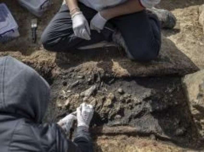 ​Varri i rrallë 2300-vjeçar në Stamboll mban trupin e djegur pjesërisht