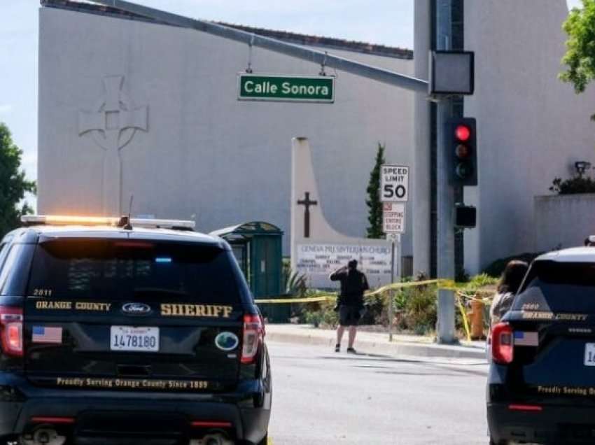Një i vdekur dhe katër të plagosur rëndë nga të shtënat me armë në një kishë në Kaliforni