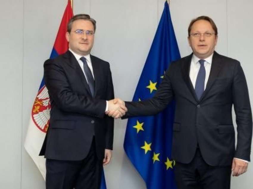 Porosia e komisionerit evropian drejtuar Serbisë: Dialogu me Kosovën duhet të vazhdojë