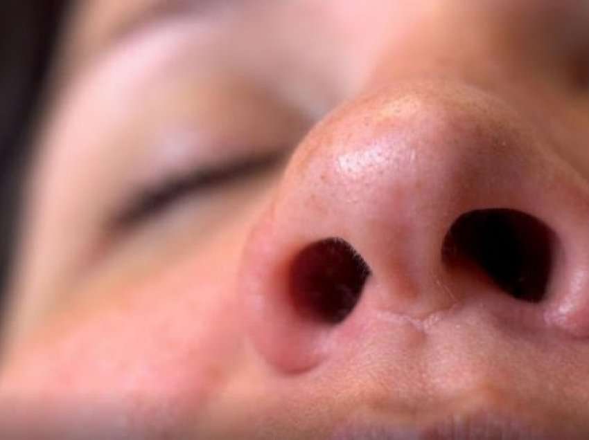 ​A mund të rritet vërtet hunda gjatë shtatzënisë?