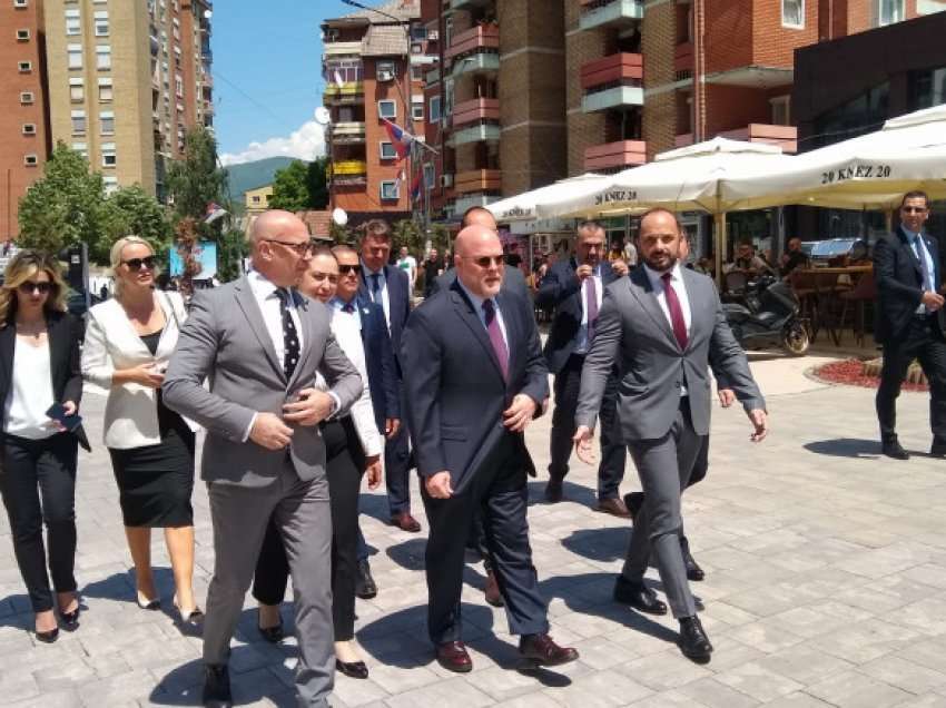 Ambasadori amerikan publikon në Tviter përshtypjet e vizitës së djeshme në Mitrovicë – “Mitrovica është manifestimi më i mirë i së ardhmes së Kosovës”